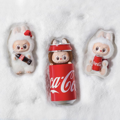 Игрушка Pop Mart Labubu Coca-Cola (Оригинал) (Игрушка Pop Mart Labubu Coca-Cola)